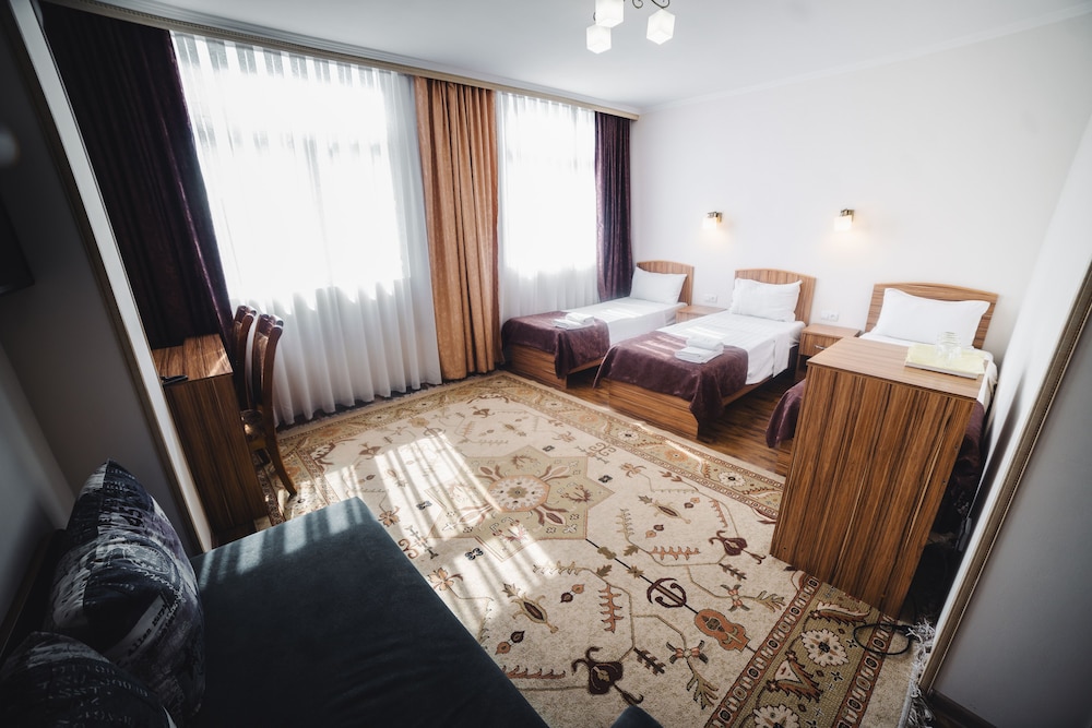 Standard Triple Room photo 3