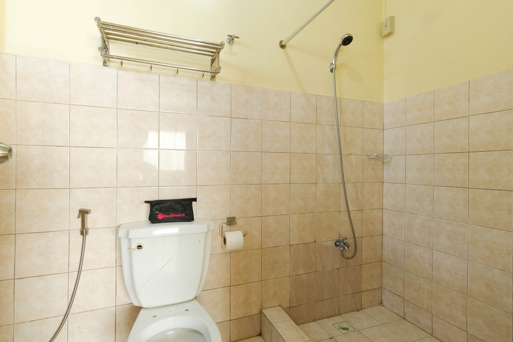 Double Room (Reddoorz) - Photo 6
