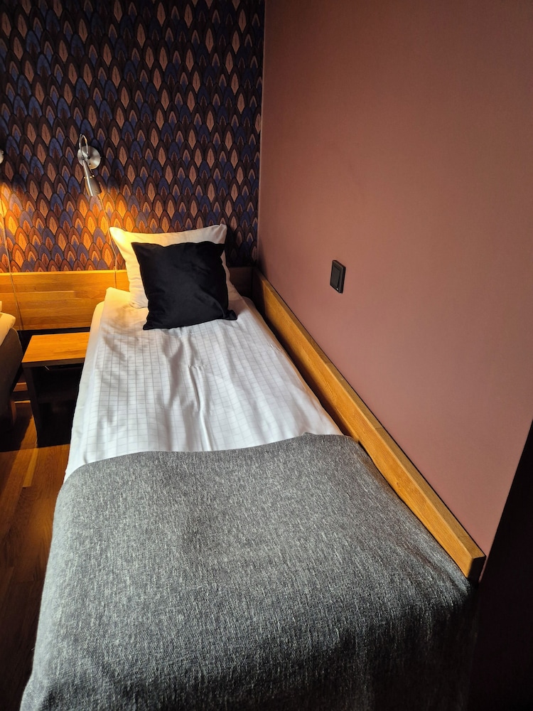 Economy Twin Room photo 3