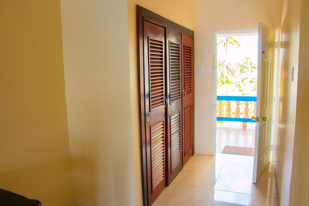 Deluxe Room (2 Queen Beds) - Photo 2