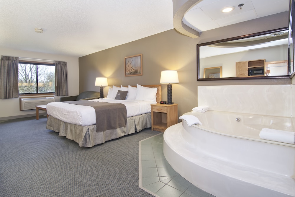 Suite, 1 King Bed, Non Smoking - Photo 3
