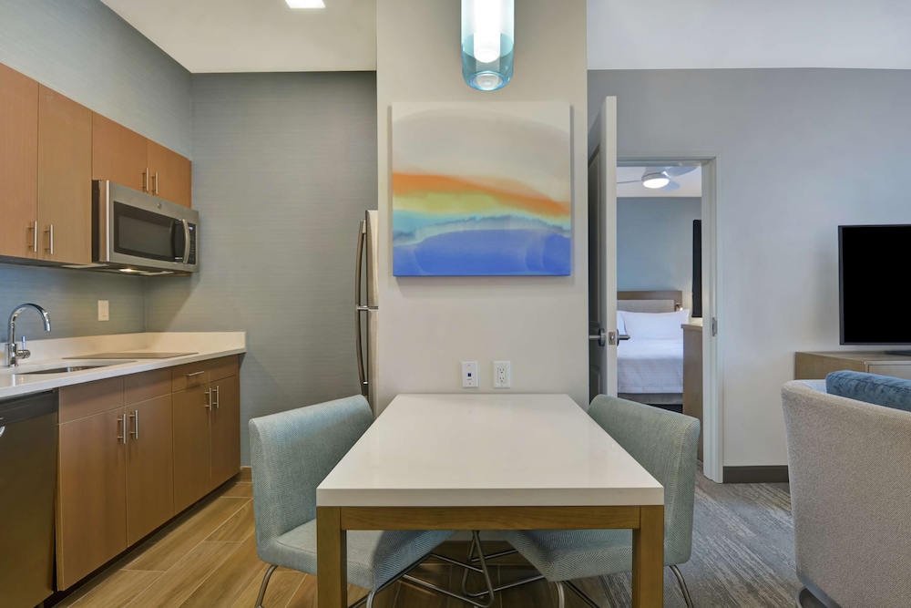 Suite, 1 King Bed, Accessible, Bathtub - Photo 3