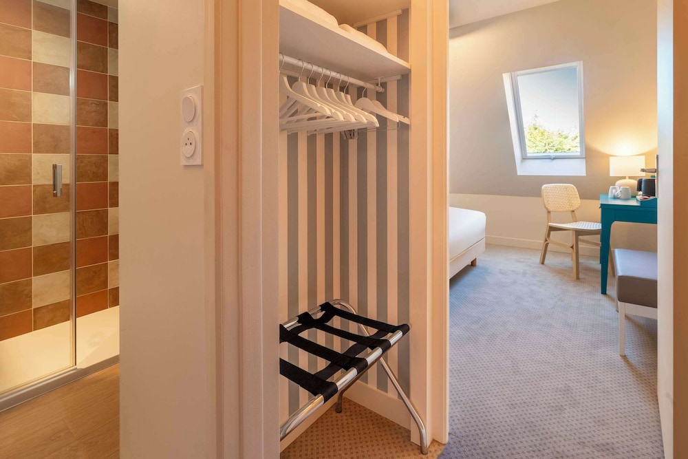 Superior Room, 1 Queen Bed, Non Smoking photo 3