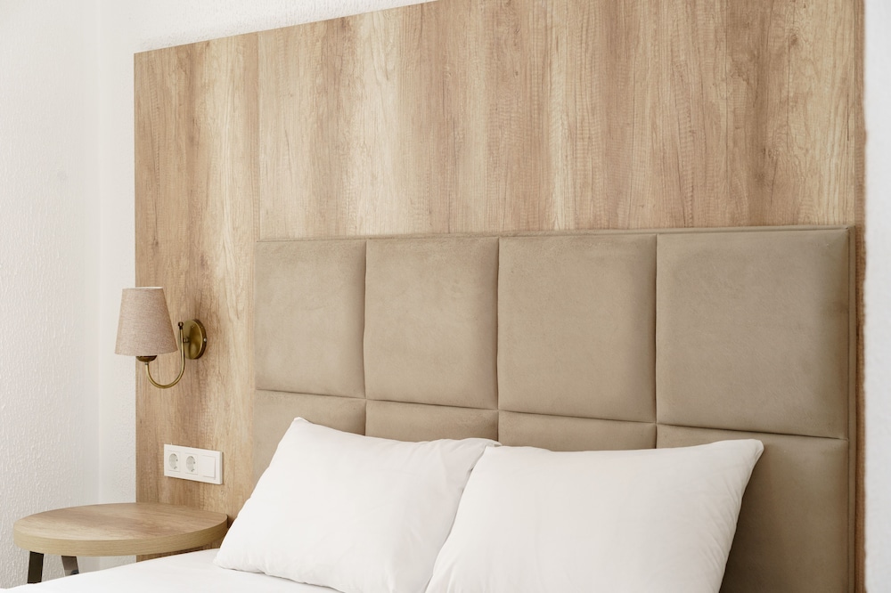 Superior Quadruple Room, Balcony - Photo 3