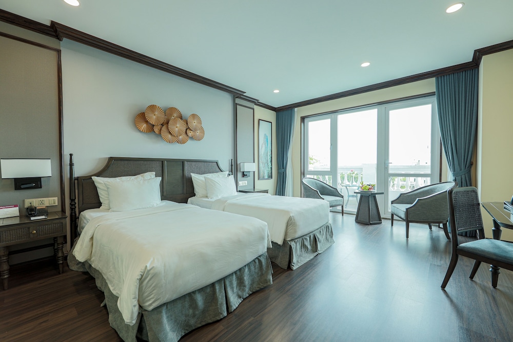 Grand Deluxe Twin with Balcony (Indochine Wing)