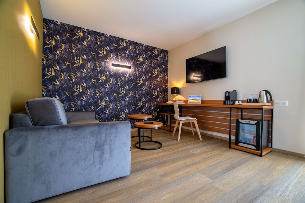 Junior Suite, 1 Double Bed, Bay View, Spa Access photo 1