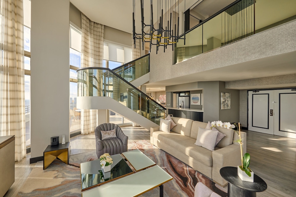 Presidential Studio Suite with Balcony (Non Smoking)
