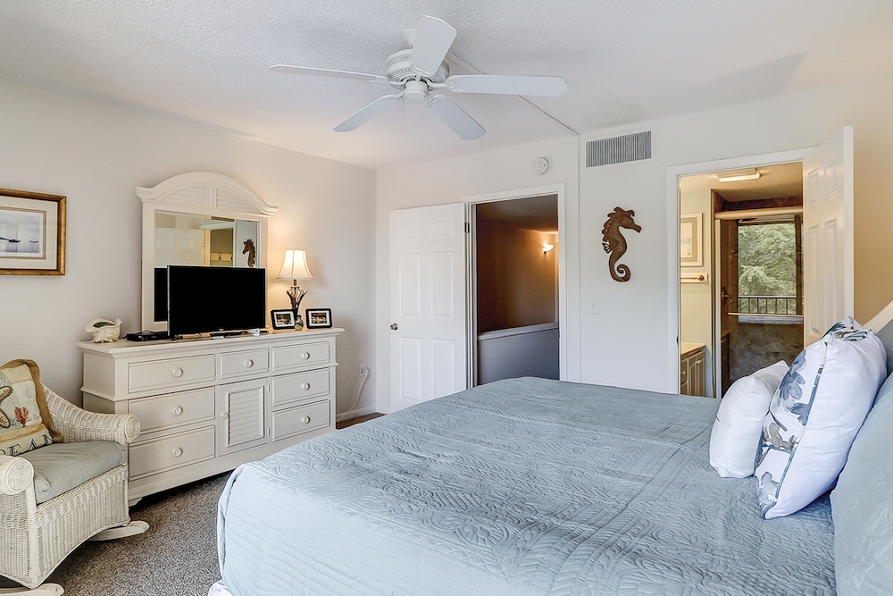 Condo, 2 Bedrooms photo 2