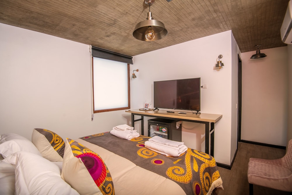 Signature Quadruple Room, 2 Bedrooms, Private Bathroom, Courtyard View photo 2
