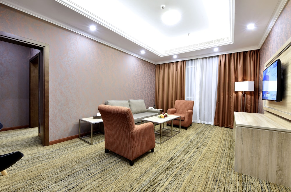 Executive Suite, 1 King Bed - Photo 3