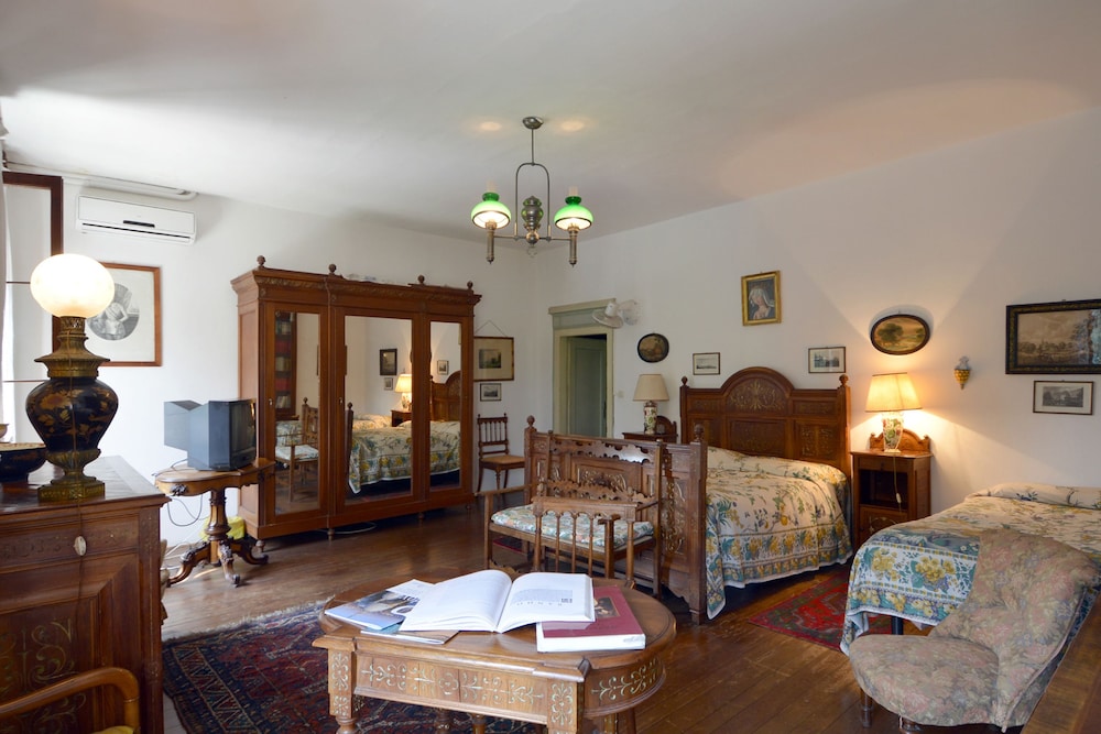 Triple Room, Shared Bathroom (Dei Principi) photo 3