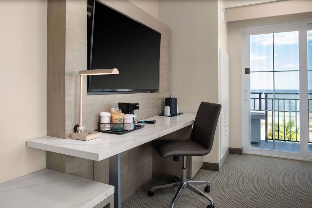 Junior Suite, 1 Bedroom, Oceanfront - Photo 6