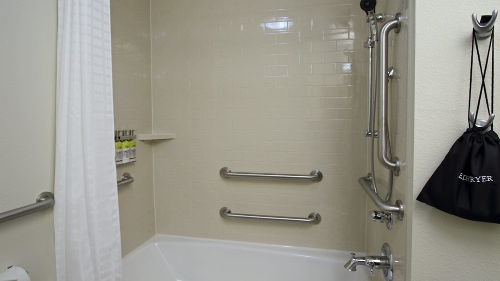 Studio Suite, 2 Queen Beds, Accessible Bathtub (Mobility Tub) photo 2