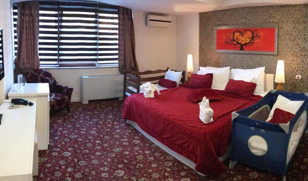Deluxe Suite photo 2