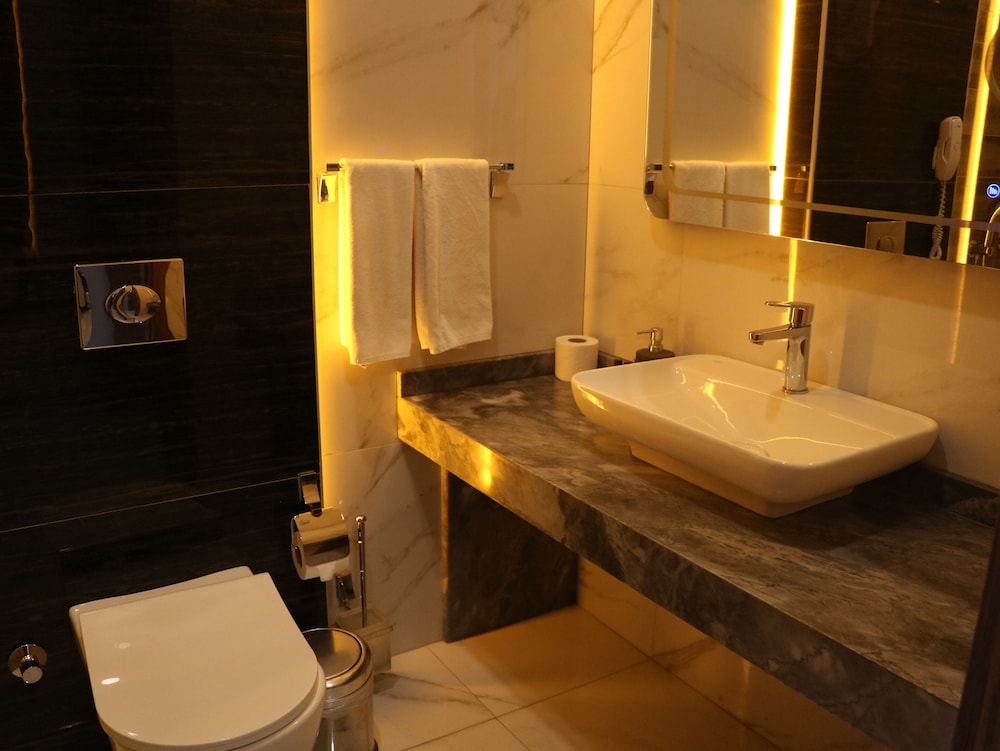 Standard Double or Twin Room - Photo 8