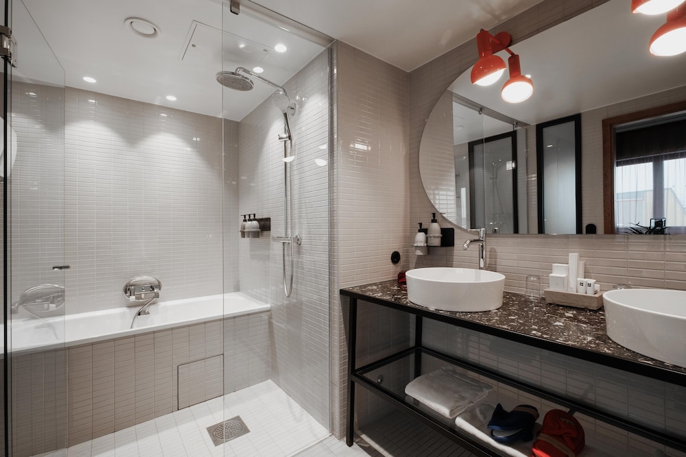 Suite thumbnail 6