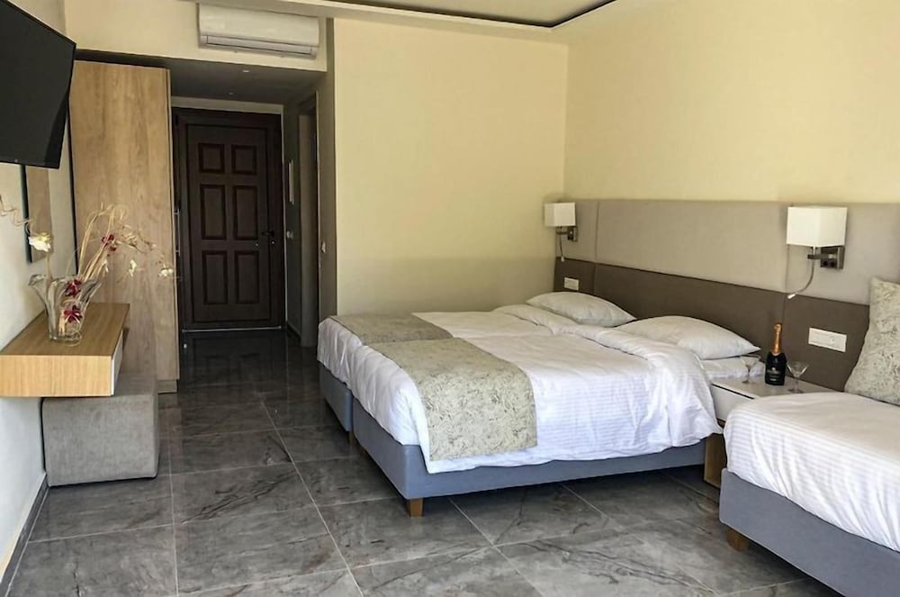 Superior Triple Room, Beachfront