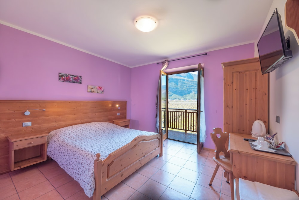 Classic Double Room Single Use photo 2