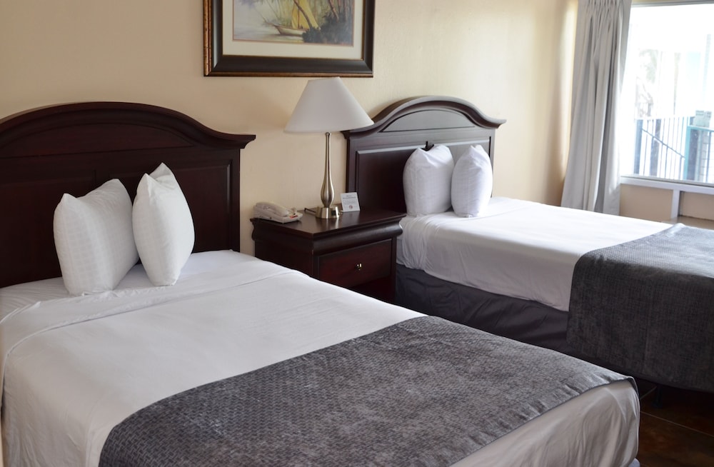Room, 2 Double Beds, Pool View