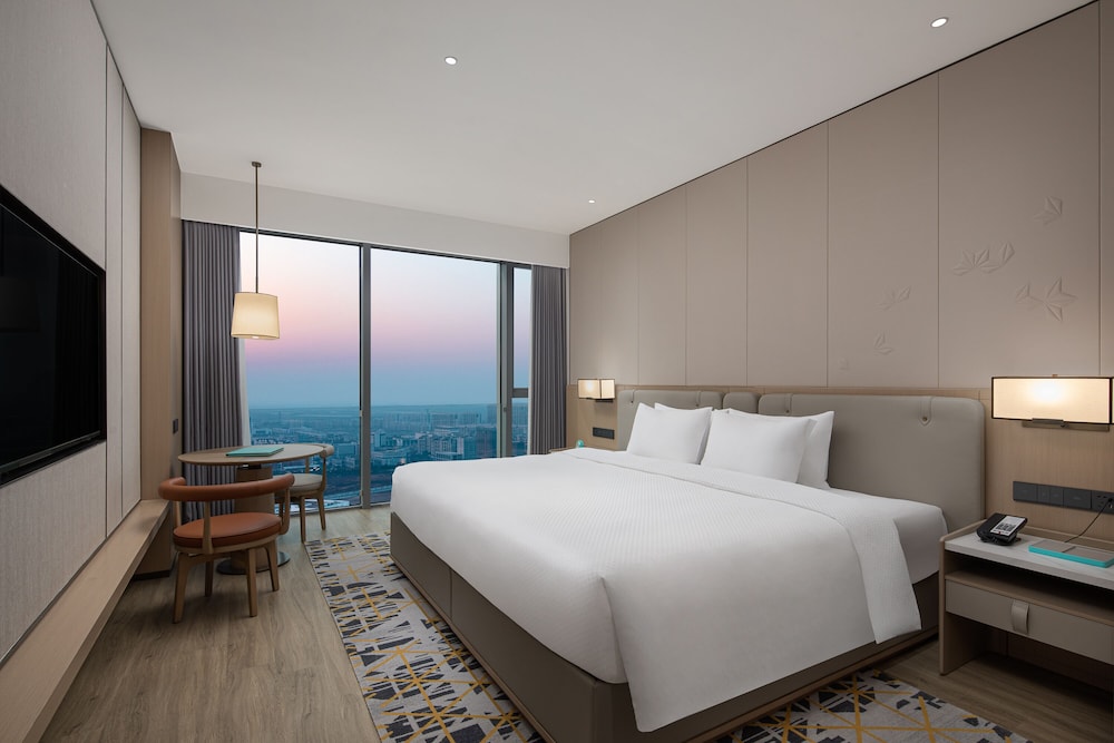 Deluxe Room, 1 King Bed, Non Smoking photo 1