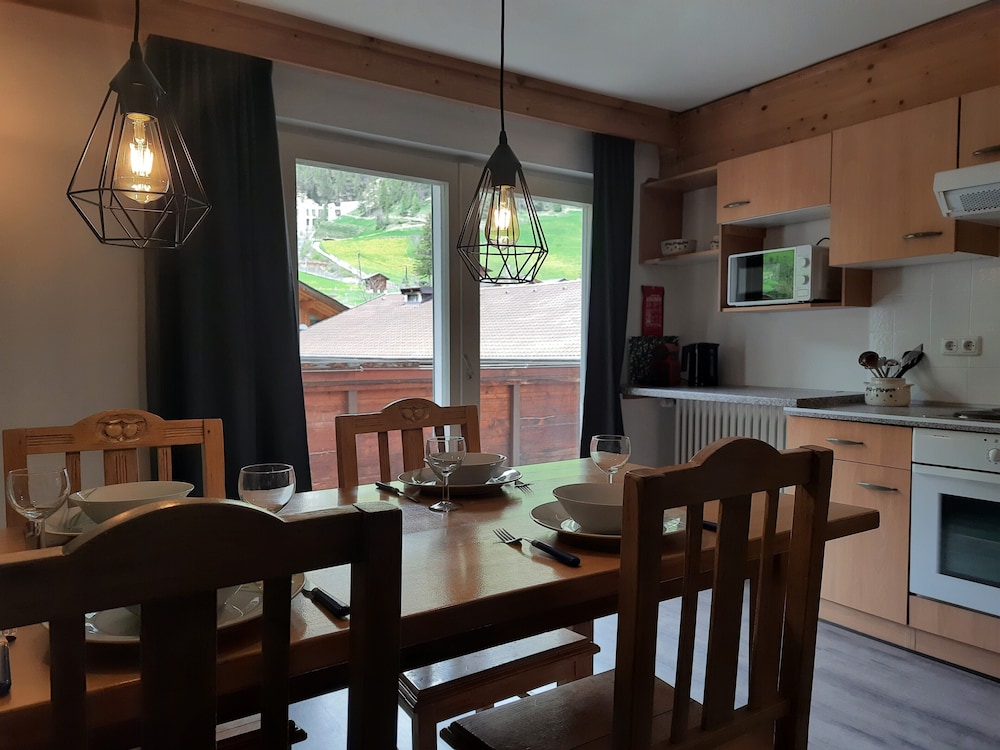 Comfort Apartment, 2 Bedrooms, Balcony, Mountain View photo 2