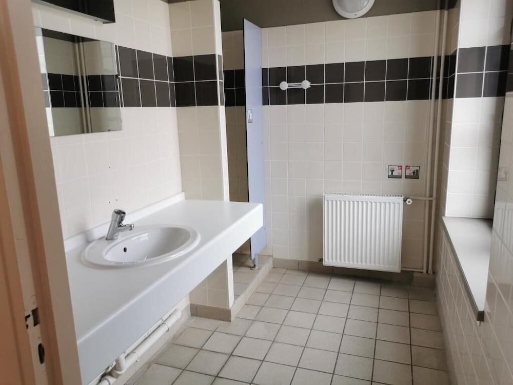 Twin Room - Shared Bathroom - Photo 3