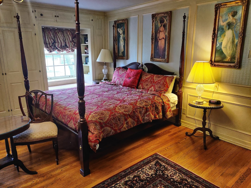 Luxury Suite, 1 King Bed with Sofa bed - Photo 1