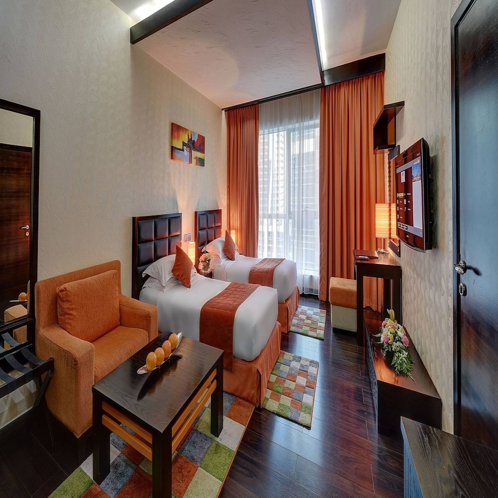 Deluxe Studio, 2 Twin Beds photo 3