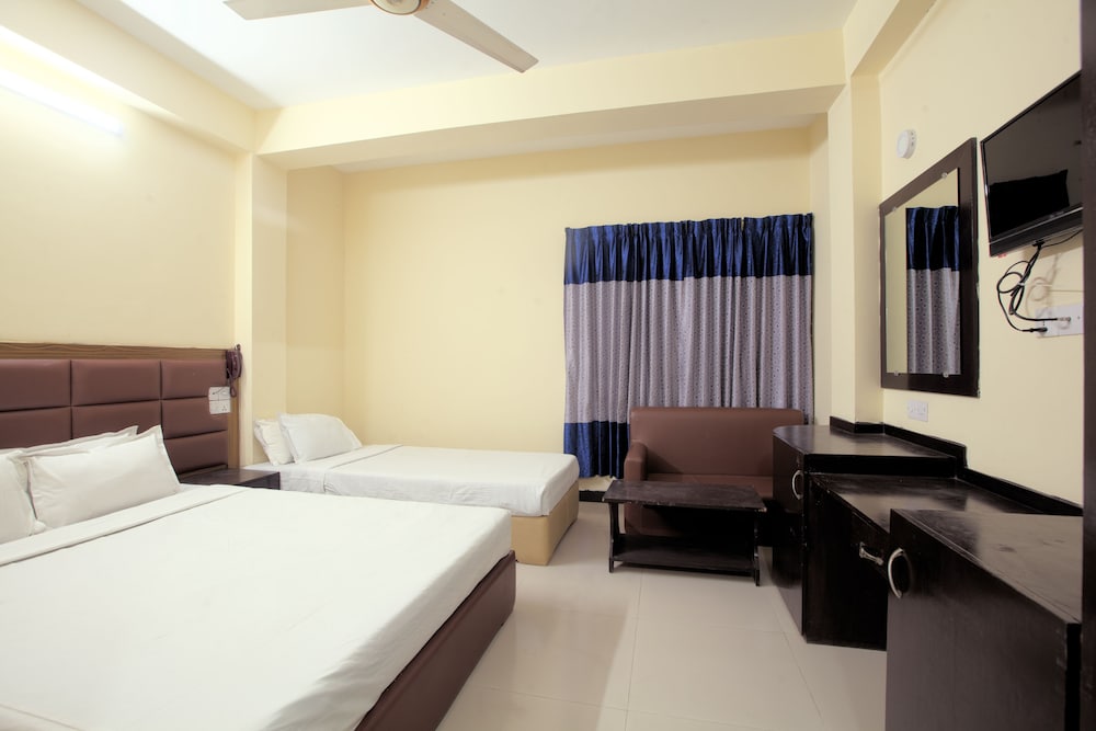Economy Quadruple Room, 2 Double Beds photo 2