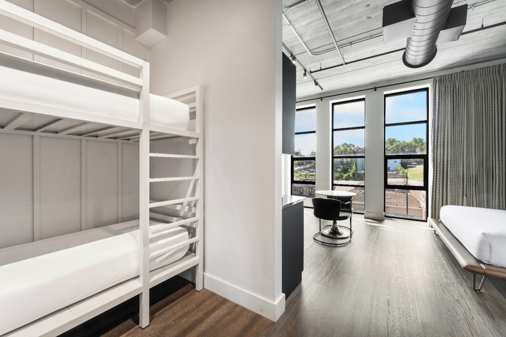 Studio, Kitchenette (King + Twin Bunk Beds) photo 2