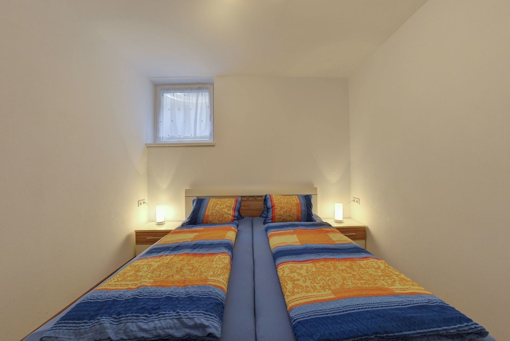 Apartment (4 House 33a) photo 3