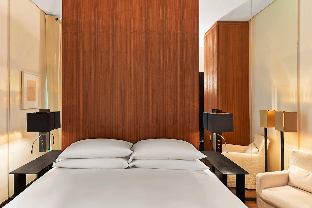 Room, 1 Queen Bed (View)