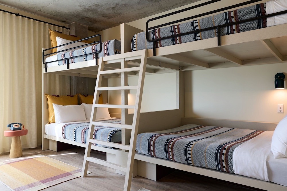 Room, Multiple Beds