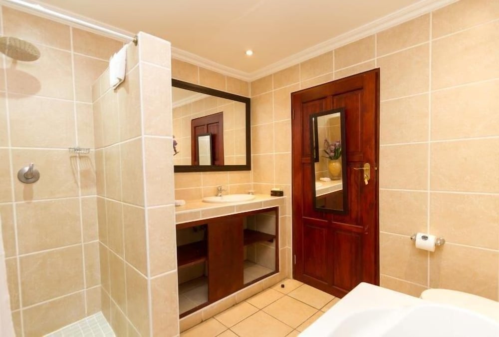 Deluxe Suite (8) photo 2