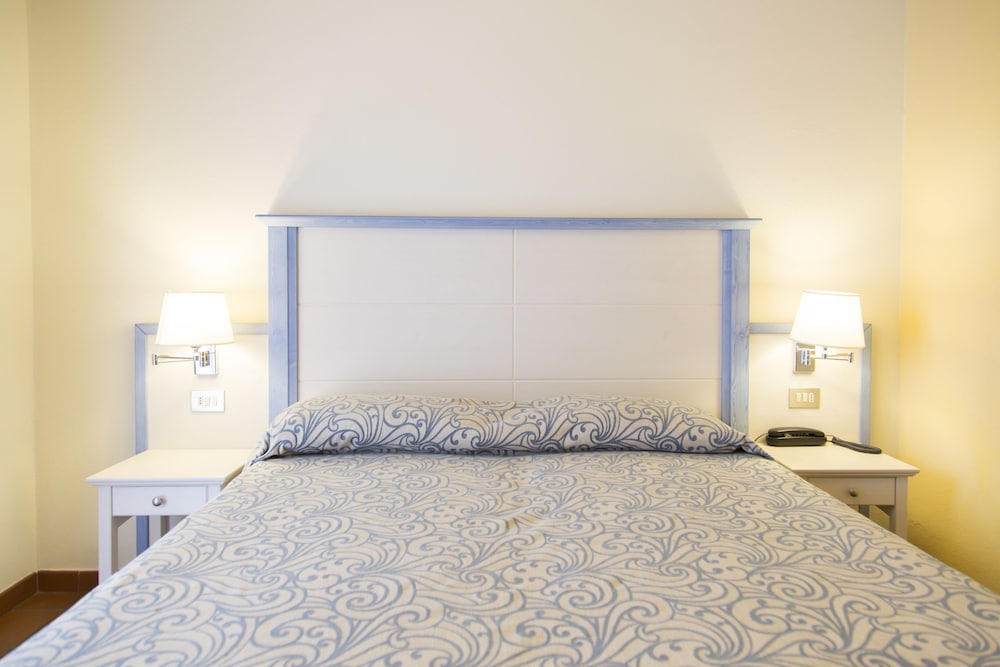Standard Double or Twin Room - Photo 2