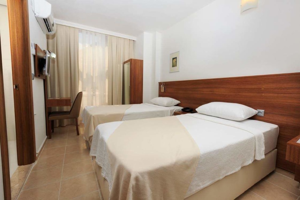 Standard Triple Room photo 2