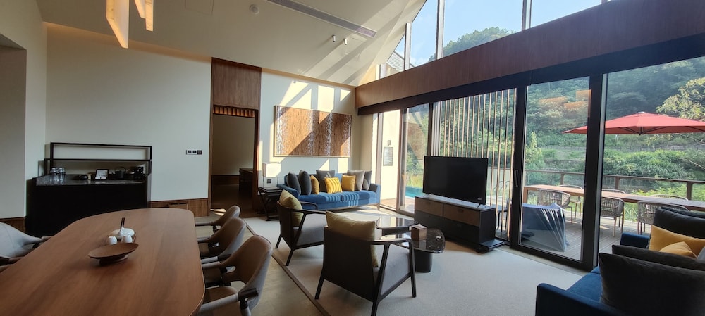 Villa photo 3