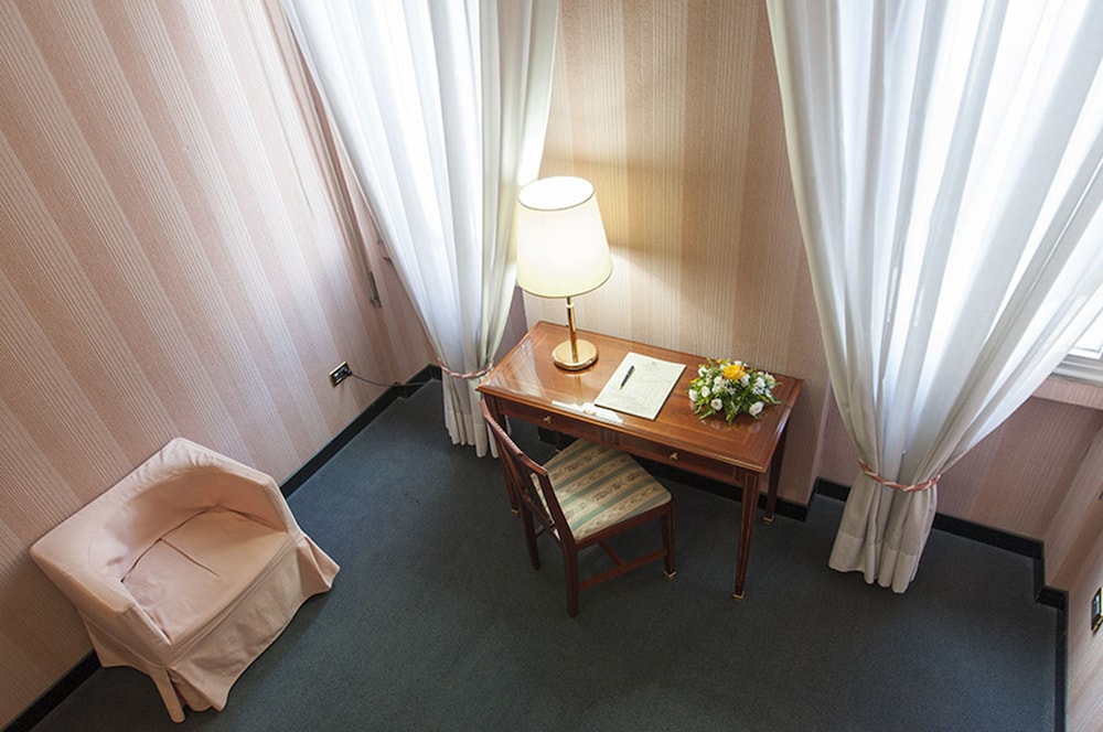 Standard Double or Twin Room - Photo 4