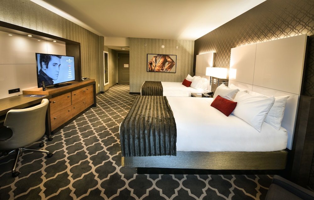 Deluxe Double Queen Room photo 3