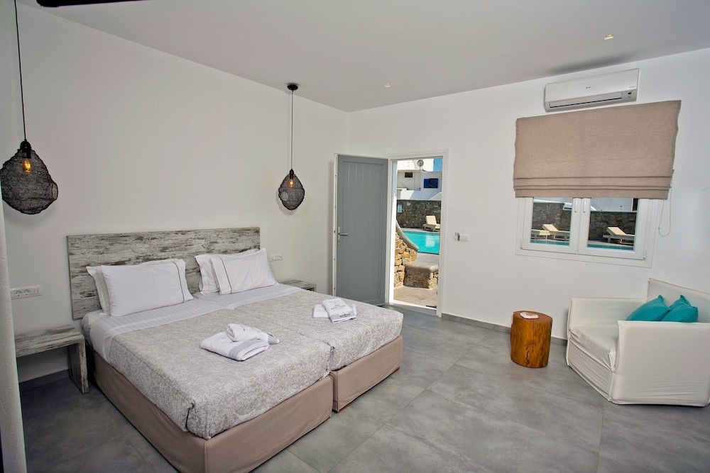Deluxe Double Room, Pool View photo 2
