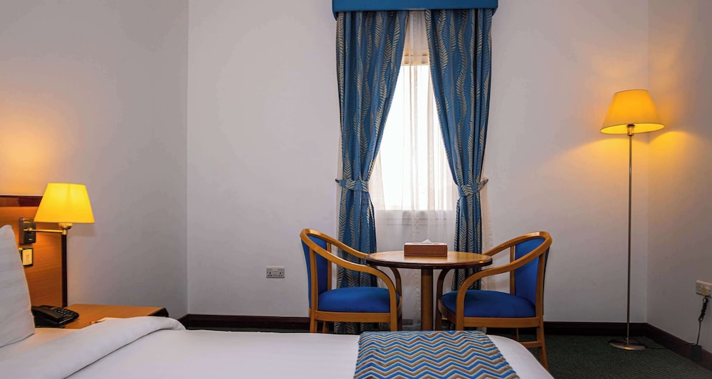 Standard Room, 1 King Bed, Non Smoking - Photo 1