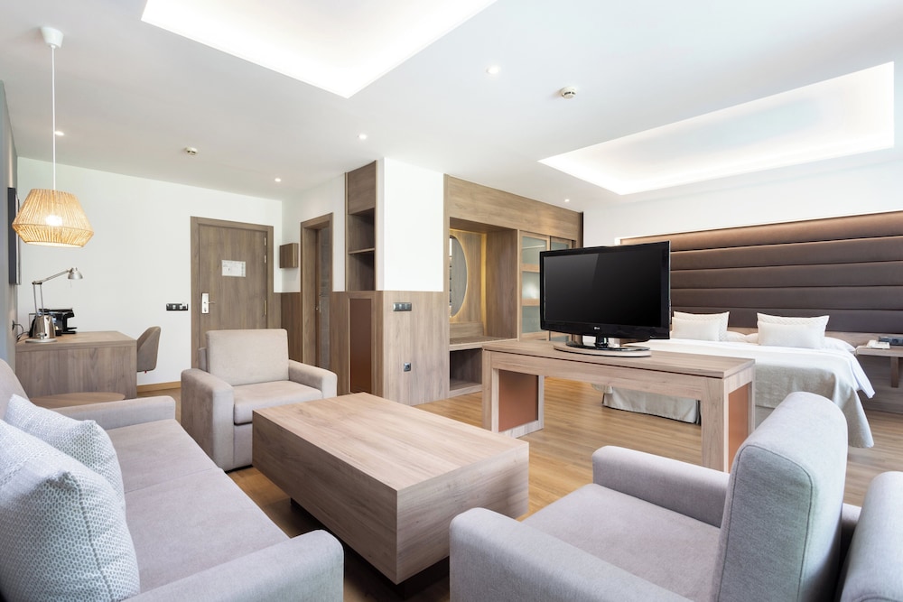 Junior Double Room Single Use (for single use)