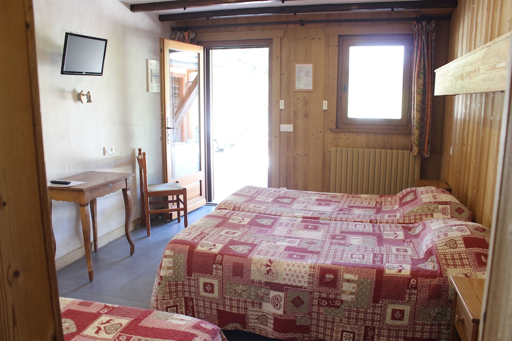 Standard Twin Room photo 2