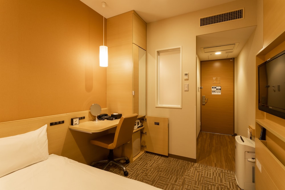 Semi Double Room, Smoking