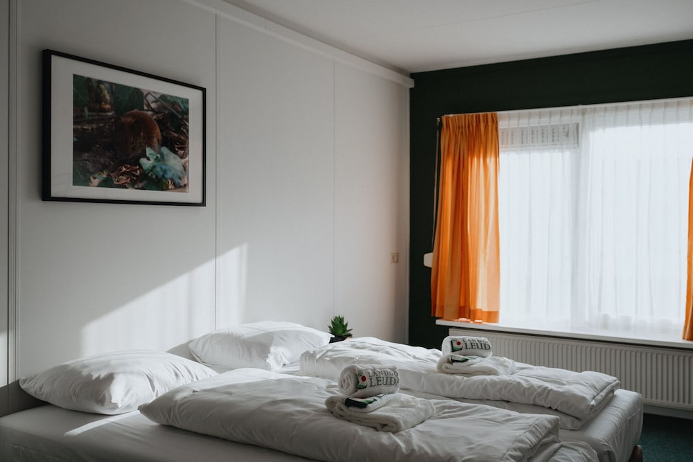 Business Triple Room, Multiple Beds, Mobility Accessible, Private Bathroom photo 1