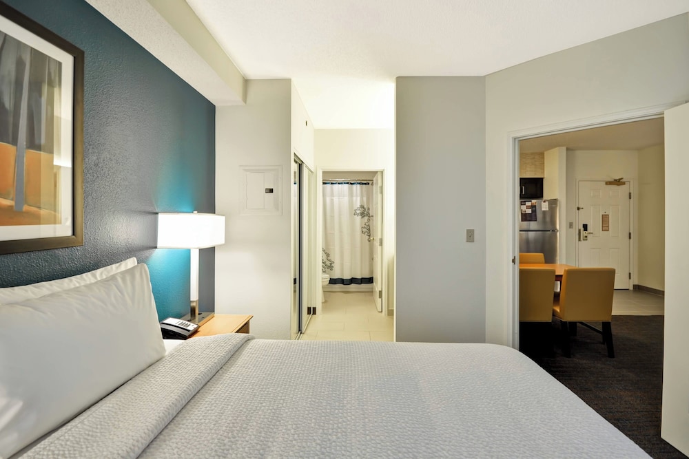 Suite, 1 Bedroom - Photo 3