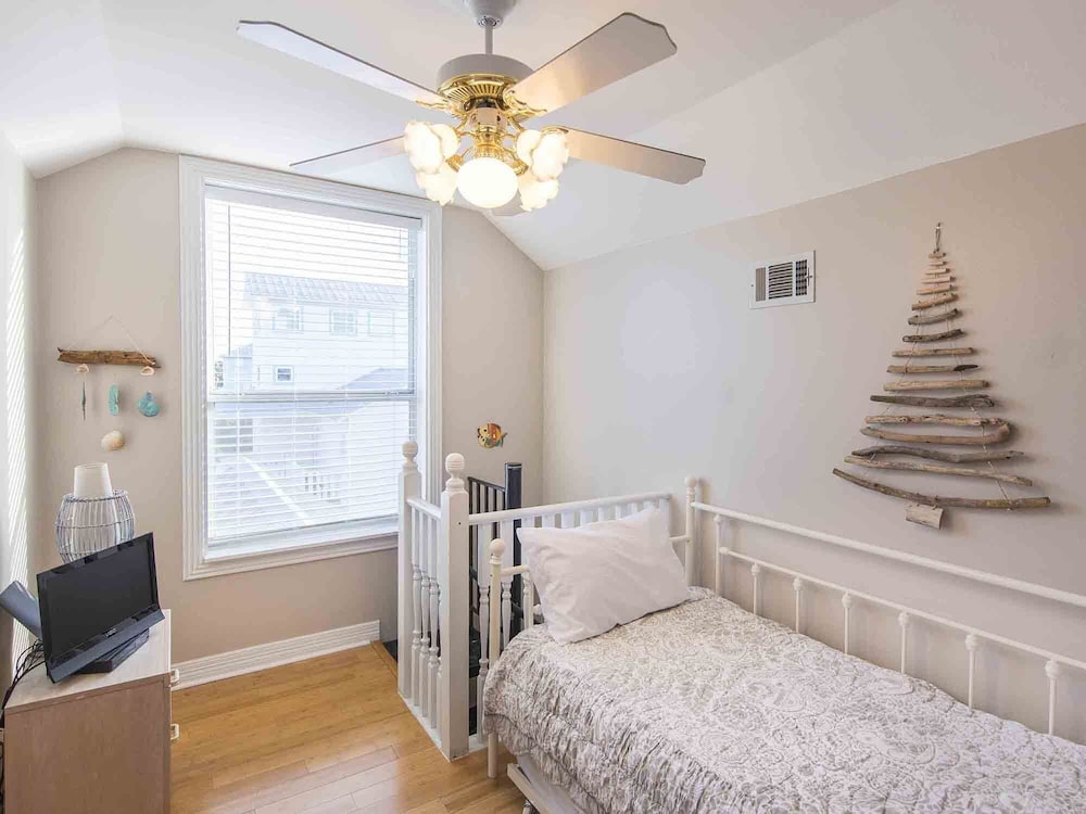 House, Multiple Beds, Balcony, Ocean View (Day Dream)