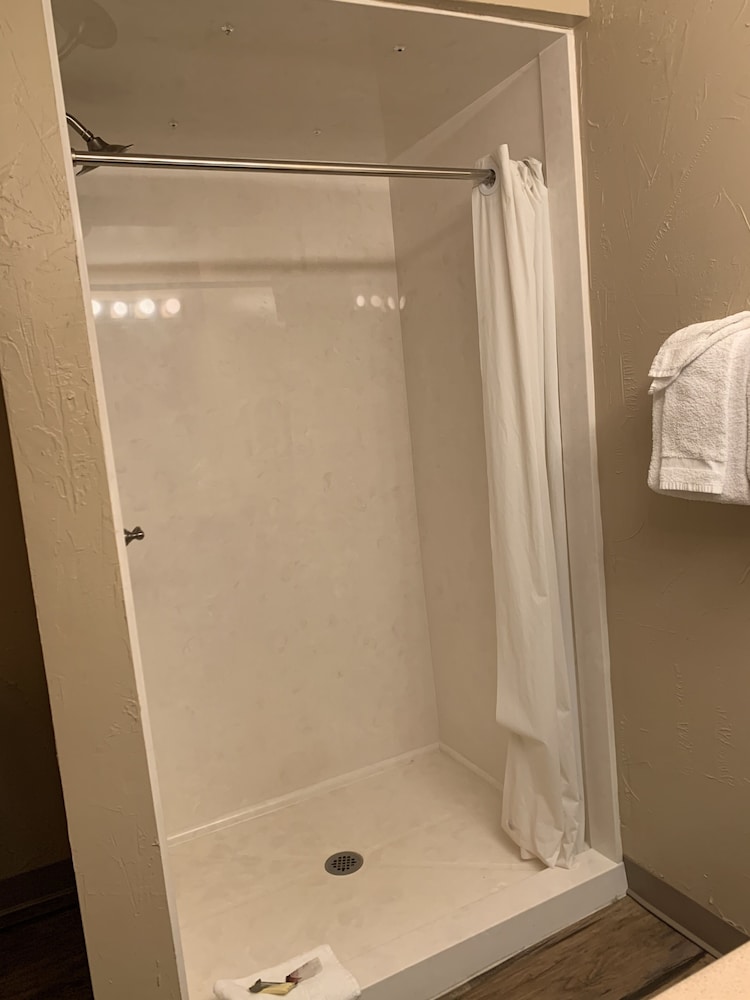 Suite - Photo 18