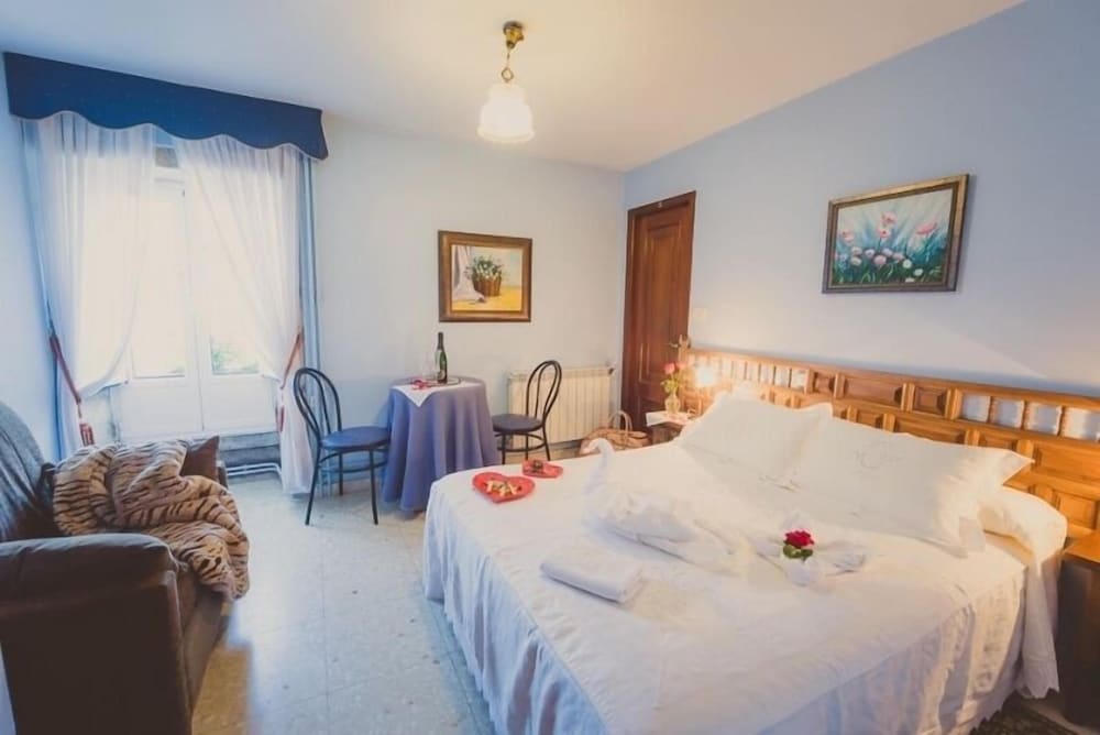 Double Room, Private Bathroom (With Extra Bed) - Photo 5