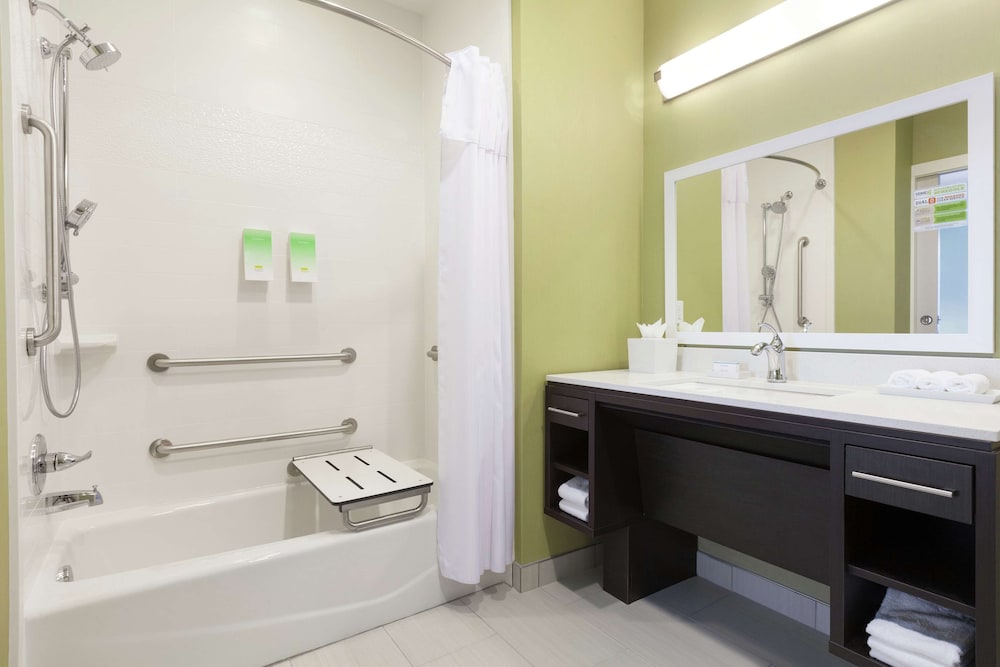 Premium Studio, 1 King Bed, Accessible (Hearing) photo 2